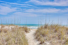 Breezy Carolina Beach Condo w/ Balcony & Pools!