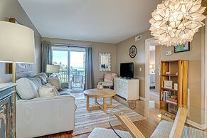 Breezy Carolina Beach Condo w/ Balcony & Pools!