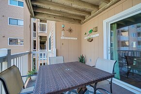 Breezy Carolina Beach Condo w/ Balcony & Pools!