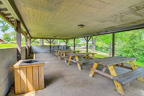 Condo w/ Lake Access ~ 2 Mi to Silver Dollar City!