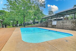 Condo w/ Lake Access ~ 2 Mi to Silver Dollar City!