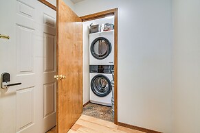 Condo w/ Lake Access ~ 2 Mi to Silver Dollar City!