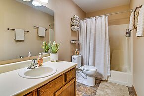 Condo w/ Lake Access ~ 2 Mi to Silver Dollar City!