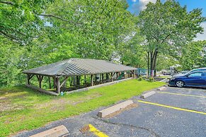 Condo w/ Lake Access ~ 2 Mi to Silver Dollar City!