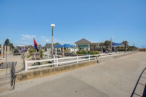 Walk to Pier: St Augustine Beach Condo w/ Balcony!