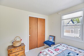 Coastal Home: 1 Mi to Beach, 2 Mi to Dtwn Newport!