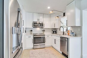 Redington Beach Coastal Retreat - Walk to Beach!