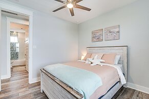 Galveston Getaway w/ Outdoor Bar: Walk to Beach!