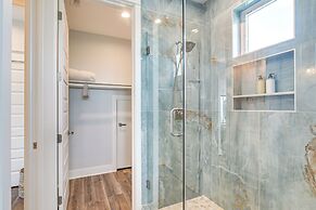 Galveston Getaway w/ Outdoor Bar: Walk to Beach!