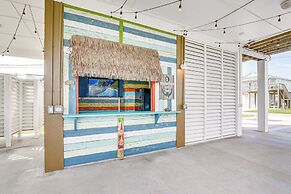 Galveston Getaway w/ Outdoor Bar: Walk to Beach!