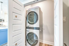 Galveston Getaway w/ Outdoor Bar: Walk to Beach!