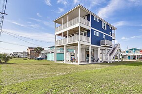 Galveston Getaway w/ Outdoor Bar: Walk to Beach!