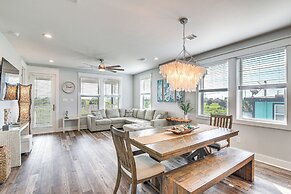 Galveston Getaway w/ Outdoor Bar: Walk to Beach!