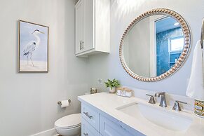 Galveston Getaway w/ Outdoor Bar: Walk to Beach!