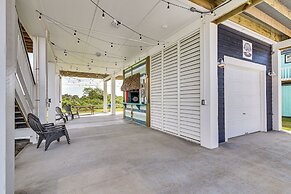 Galveston Getaway w/ Outdoor Bar: Walk to Beach!