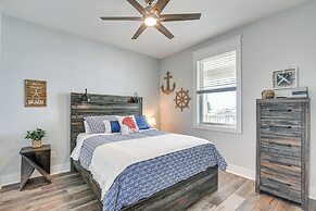 Galveston Getaway w/ Outdoor Bar: Walk to Beach!