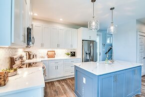 Galveston Getaway w/ Outdoor Bar: Walk to Beach!