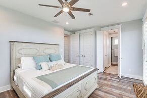 Galveston Getaway w/ Outdoor Bar: Walk to Beach!