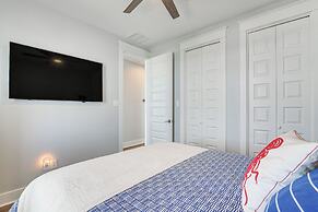 Galveston Getaway w/ Outdoor Bar: Walk to Beach!