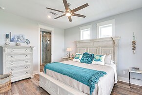 Galveston Getaway w/ Outdoor Bar: Walk to Beach!