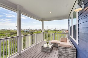 Galveston Getaway w/ Outdoor Bar: Walk to Beach!
