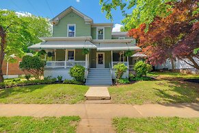 Historic Apt w/ Sunroom: 2 Mi to Dtwn Lynchburg!