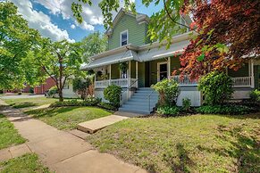 Historic Apt w/ Sunroom: 2 Mi to Dtwn Lynchburg!