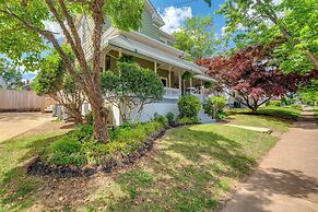 Historic Apt w/ Sunroom: 2 Mi to Dtwn Lynchburg!