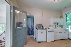 2 Mi to Dtwn: Historic Lynchburg Apartment!