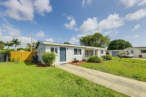 Lake Worth Retreat w/ Fire Pit: 5 Mi to Beaches!