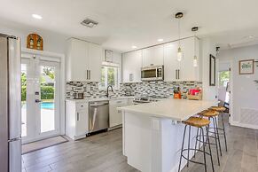 Lake Worth Retreat w/ Fire Pit: 5 Mi to Beaches!