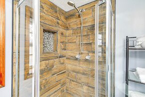 Peaceful South Holston Lake Cabin w/ Dock & Deck!