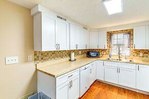 Peaceful South Holston Lake Cabin w/ Dock & Deck!