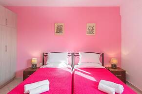 Crystal Blue Hotel, Barbati