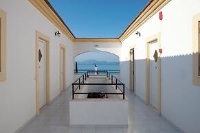 Crystal Blue Hotel, Barbati