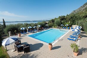 Crystal Blue Hotel, Barbati