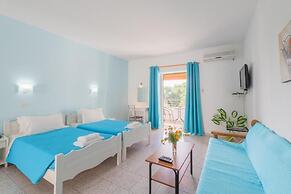 Crystal Blue Hotel, Barbati