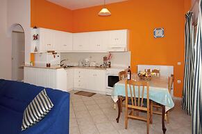 Crystal Blue Hotel, Barbati