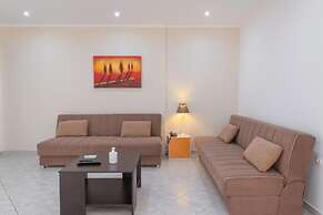 Crystal Blue Hotel, Barbati