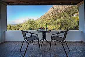 Crystal Blue Hotel, Barbati