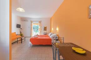 Crystal Blue Hotel, Barbati