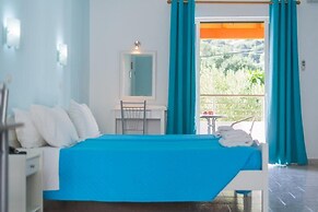 Crystal Blue Hotel, Barbati
