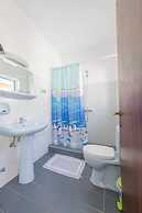 Crystal Blue Hotel, Barbati