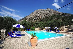 Crystal Blue Hotel, Barbati