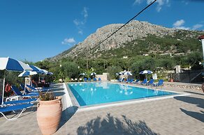 Crystal Blue Hotel, Barbati