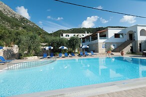 Crystal Blue Hotel, Barbati