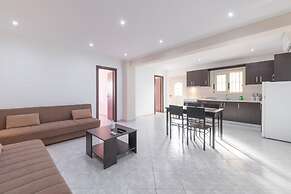 Crystal Blue Hotel, Barbati