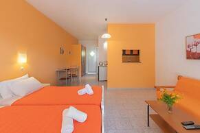 Crystal Blue Hotel, Barbati