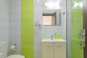 Crystal Blue Hotel, Barbati