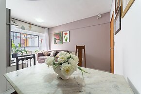 Apt 2 quartos com varanda próximo Praça Casa Forte o bairro mais agrad